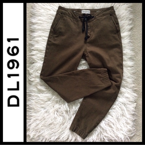 DL1961 Gwen Joggers in Poplar Green - Picture 4 of 6